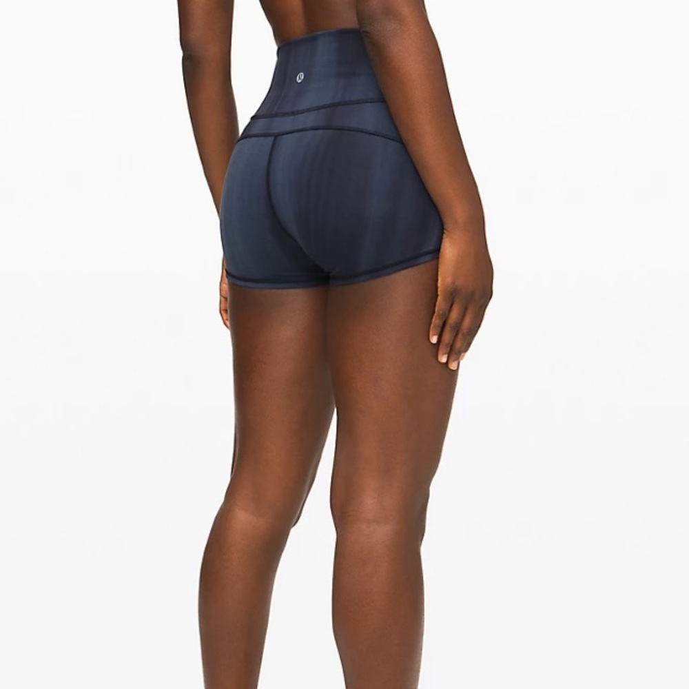 Lululemon in movement short everlux 2.5”